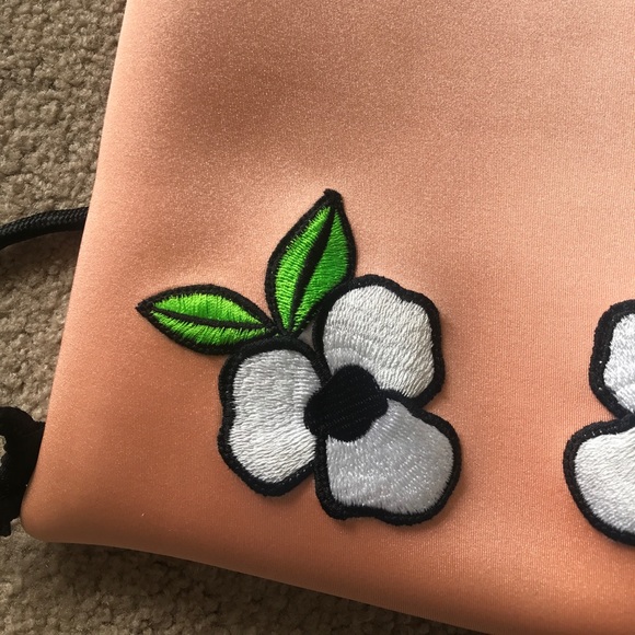 Triangl Drawstring - Picture 3 of 4